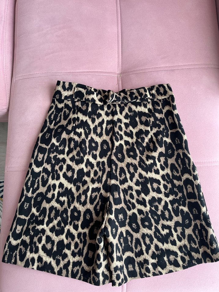 Leopar Desenli Bol Kesim Mini Şort - Görsel 2