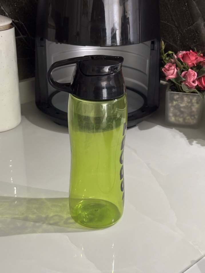 Renkli Yeşil Spor Suluk - Görsel 2