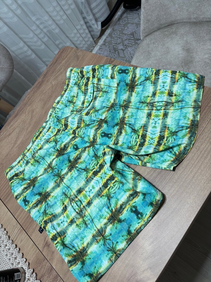 Renkli Batik Desenli Turkuaz Mini Şort - Görsel 3