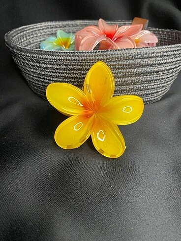 Sarı lotus toka