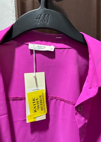 38 Beden Uzun, düğmeli, parlak mor kadın gömlek