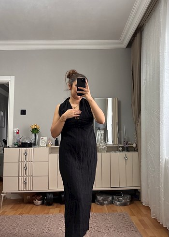 Siyah V Yakalı Midi Fit Elbise