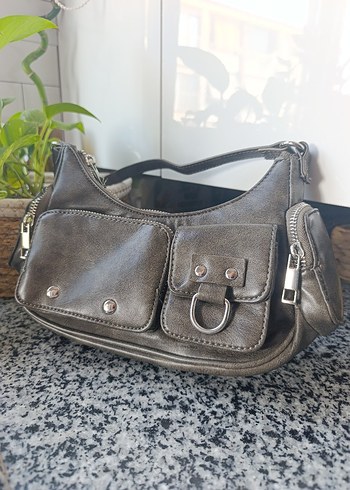 Bershka STD poliüretan çanta . (Hiç kullanılmamıştır.)