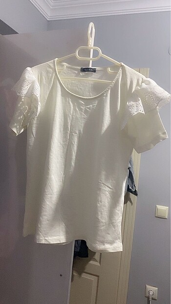 Dantel detay t shirt