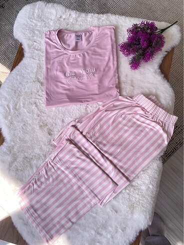 Pembe şerit detaylı pijama takımı
