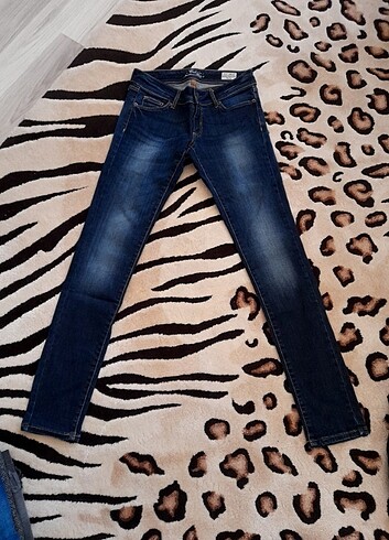 Colin's Jean kot