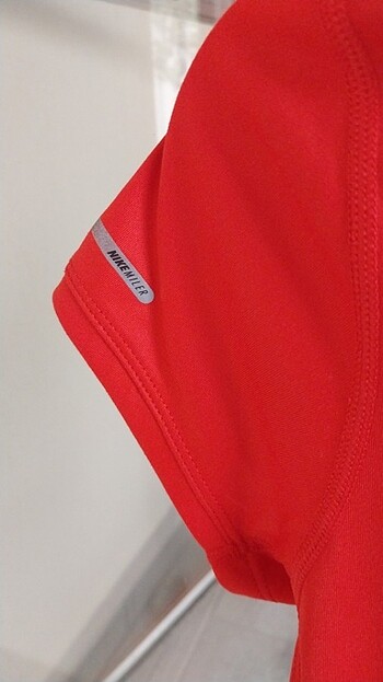 xs Beden kırmızı Renk Nike tişört 