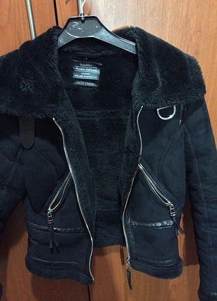 m Beden siyah Renk Bershka kürklü ceket