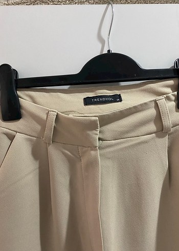 Trendyol & Milla Bej Kemerli Normal Boy Kadın Kumaş Pantolon