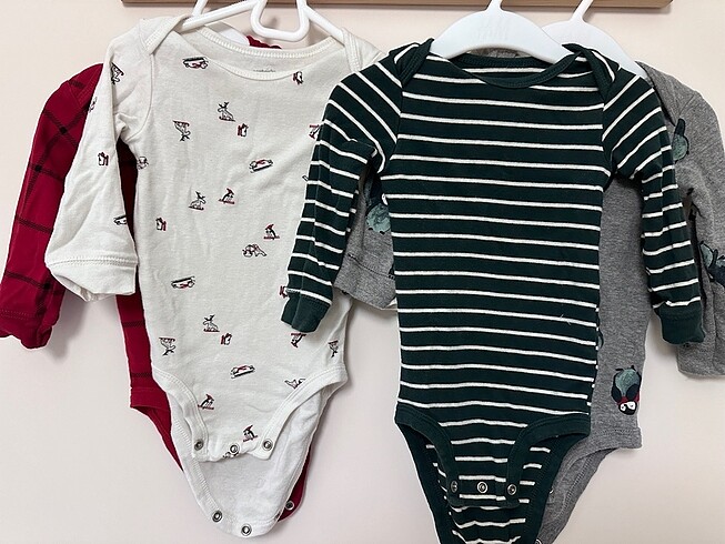 9 Ay Beden Carters 4?lü zıbın . 9-12 ay.Desenleri inanılmaz güzel