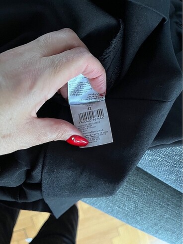 42 Beden siyah Renk Fabrika Elbise