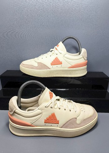 Adidas sneaker