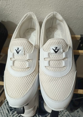 Beyaz Kadın Spor Ayakkabı Velcro Bantlı fileli