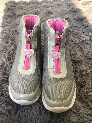 skechers 33 numara ışıklı kız çocugu ışıklı bot fiyatta pazarlık
