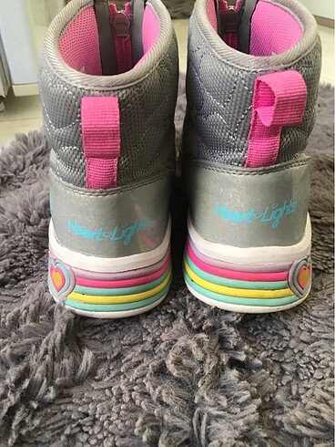 33 Beden skechers 33 numara ışıklı kız çocugu ışıklı bot fiyatta pazarlık