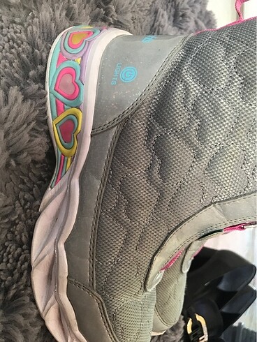 Skechers skechers 33 numara ışıklı kız çocugu ışıklı bot fiyatta pazarlık