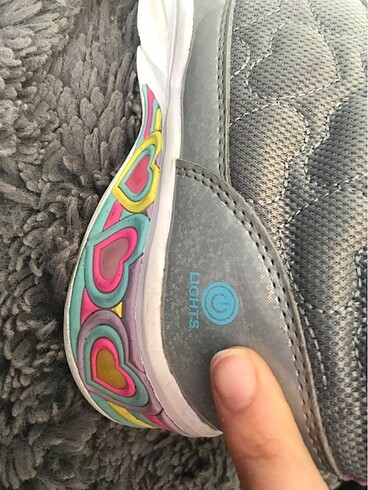 33 Beden çeşitli Renk skechers 33 numara ışıklı kız çocugu ışıklı bot fiyatta pazarlık