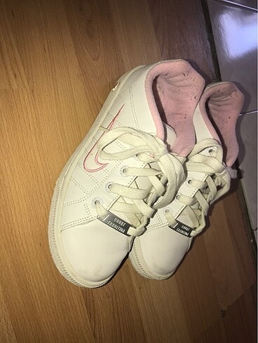 Nike kadın spor ayakkabı 36 numara beyaz pembe