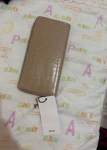 Beden ten rengi Renk Mango Bej Deri Yılan Desenli Fermuarlı Cüzdan