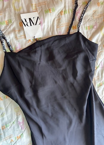 Zara Zincir Detaylı Siyah Uzun Askılı Elbise
