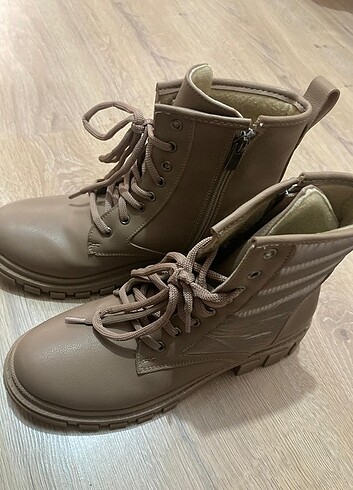 LC Waikiki Postal bot