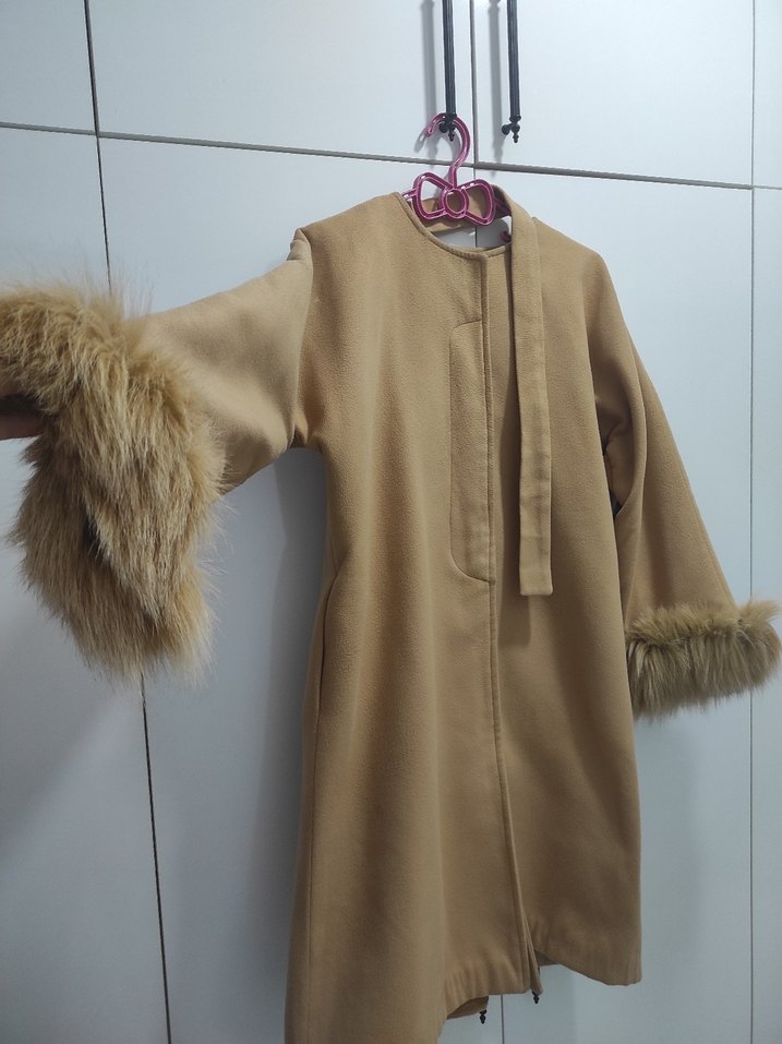Bej Uzun Kadın Kaban Kürklü Kol Detaylı - Görsel 2