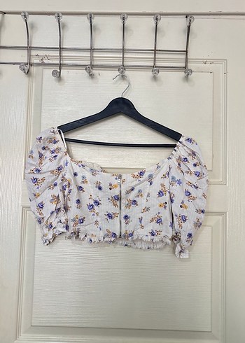 Beyaz çiçek desenli bluz - Görsel 3