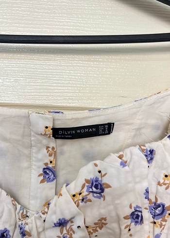 Beyaz çiçek desenli bluz - Görsel 2