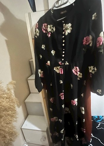 Çiçek Desenli Siyah Uzun Kollu Uzun Elbise - Görsel 2