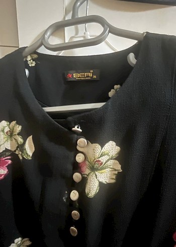 Çiçek Desenli Siyah Uzun Kollu Uzun Elbise - Görsel 3