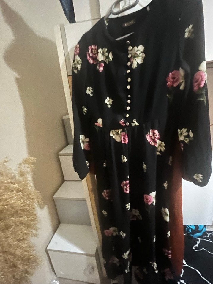 Çiçek Desenli Siyah Uzun Kollu Uzun Elbise - Görsel 2