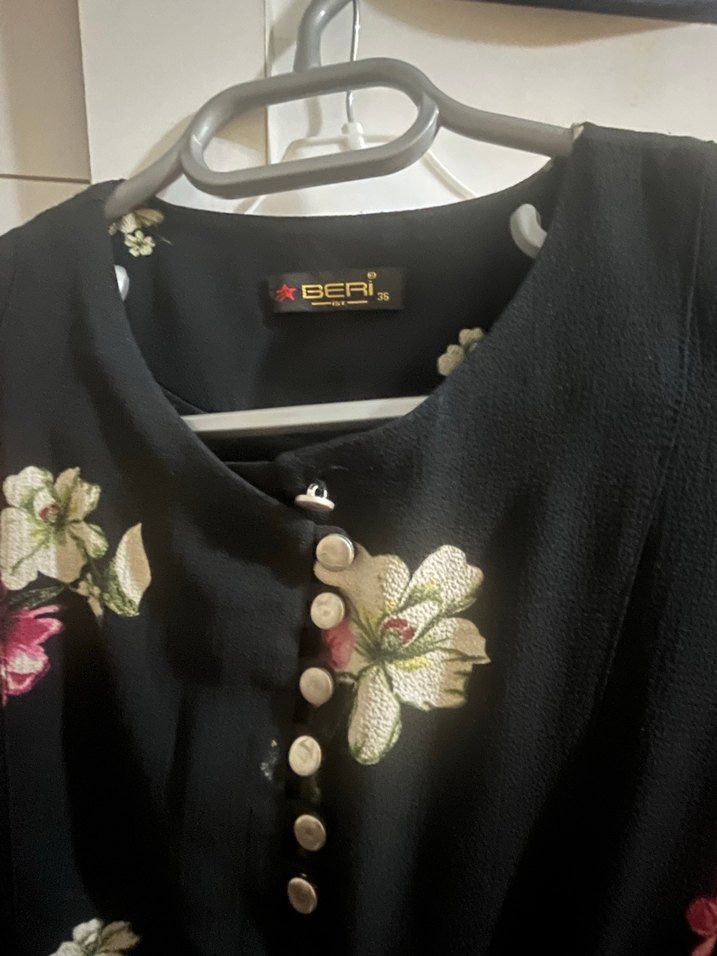 Çiçek Desenli Siyah Uzun Kollu Uzun Elbise - Görsel 3