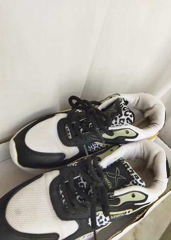 zebra Desenli Spor Ayakkabı - Görsel 3