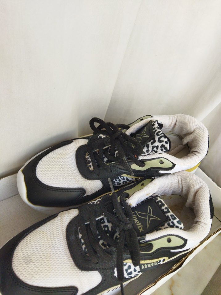 zebra Desenli Spor Ayakkabı - Görsel 3