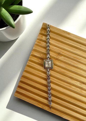 Minimalist Zincir Detaylı Gümüş Kadın Saat