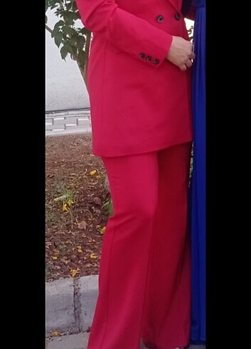 Love Moschino Kırmızı blazer takım. Tesettüre uygun