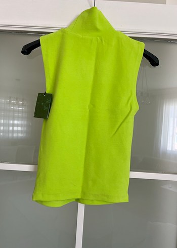 Kızlar için Yeşil Yüksek Yakalı Kolsuz Üst - Görsel 3