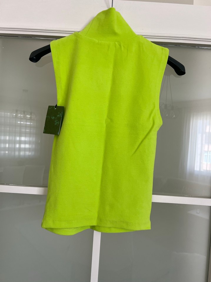 Kızlar için Yeşil Yüksek Yakalı Kolsuz Üst - Görsel 3