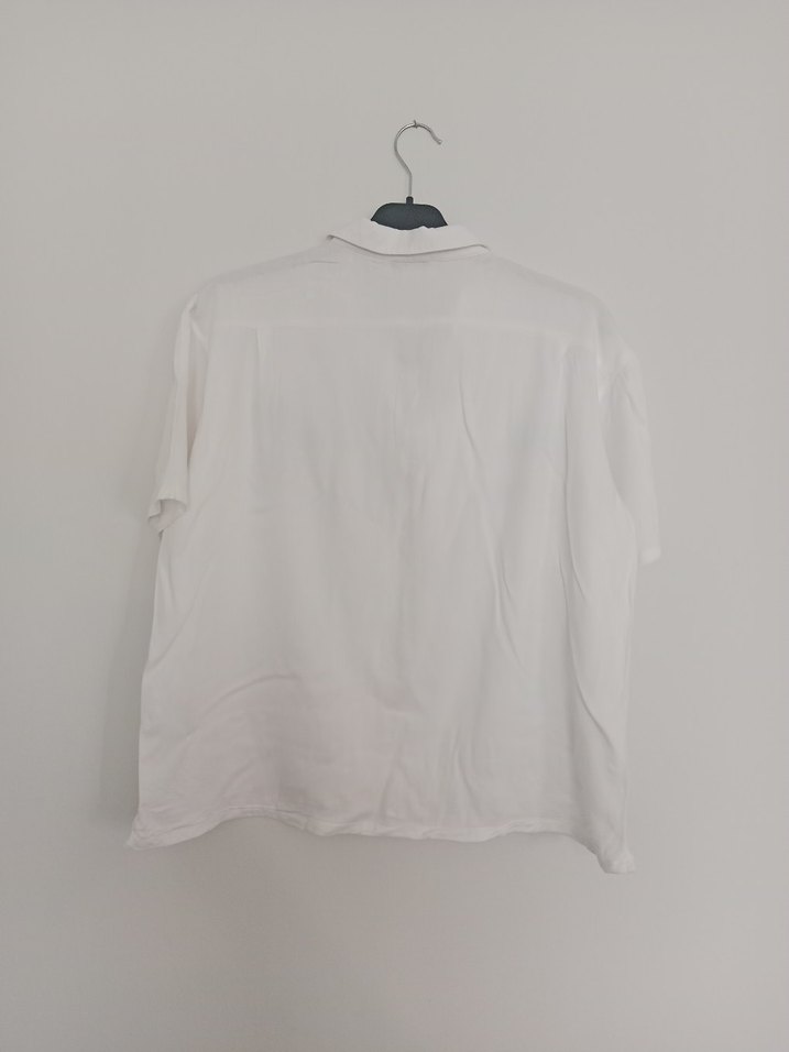 Nakışlı Beyaz Pamuklu Kısa Kollu Gömlek - Görsel 4