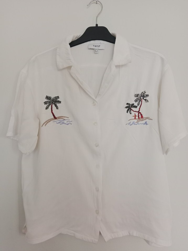 Nakışlı Beyaz Pamuklu Kısa Kollu Gömlek - Görsel 2