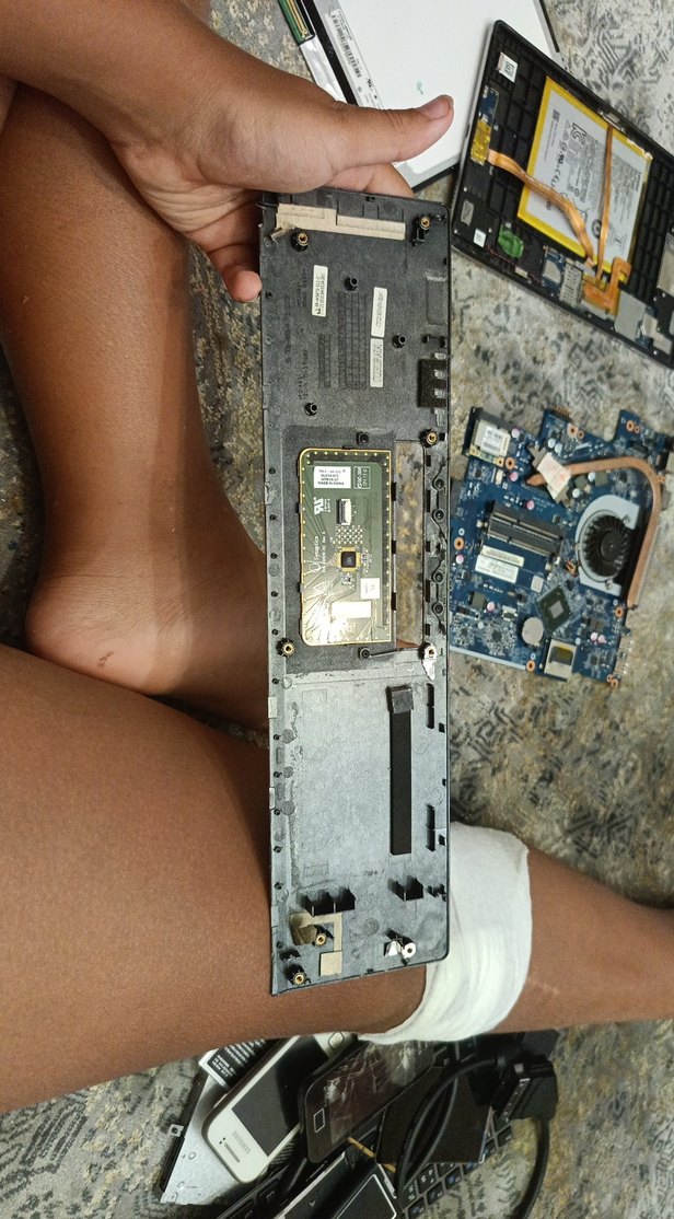 Gri Laptop Parçası - Görsel 5