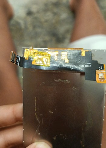 ekran kırık yerleri var çalışıp çalışmadığı bilinmiyor - Görsel 3