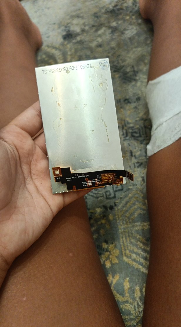 ekran kırık yerleri var çalışıp çalışmadığı bilinmiyor - Görsel 2