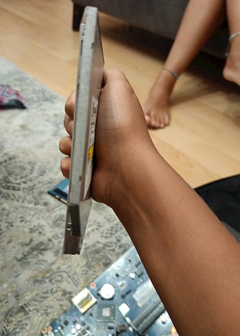 Gri Toshiba SU-208 DVD Yazıcı çalışıp çalışmadığı bilinmiyor - Görsel 3