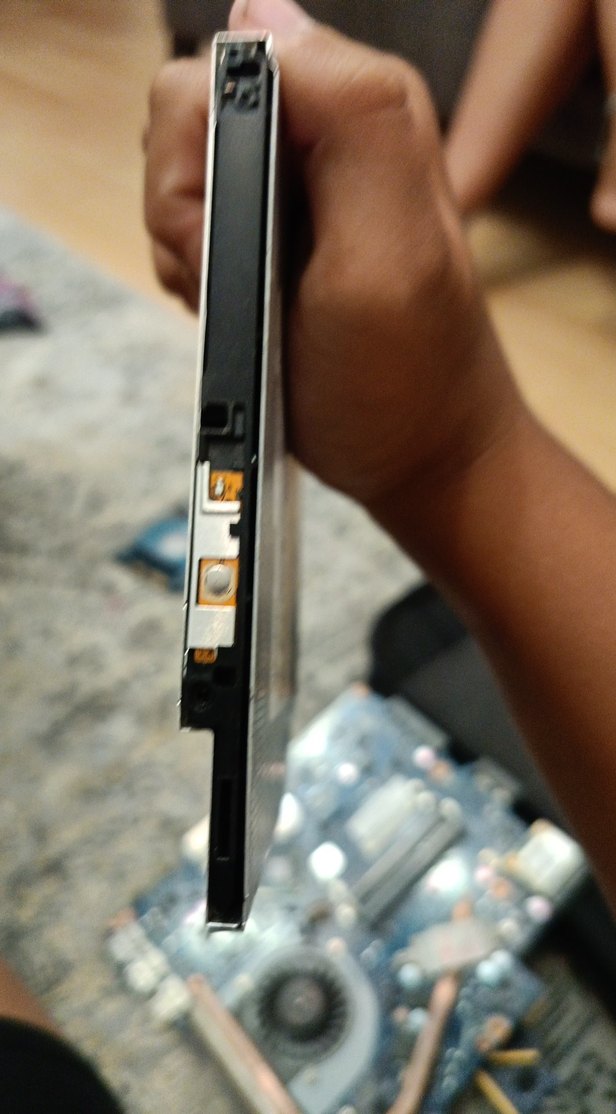 Gri Toshiba SU-208 DVD Yazıcı çalışıp çalışmadığı bilinmiyor - Görsel 2