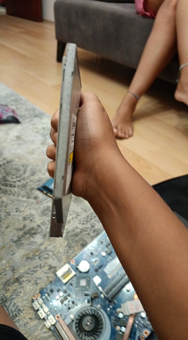 Gri Toshiba SU-208 DVD Yazıcı çalışıp çalışmadığı bilinmiyor - Görsel 3