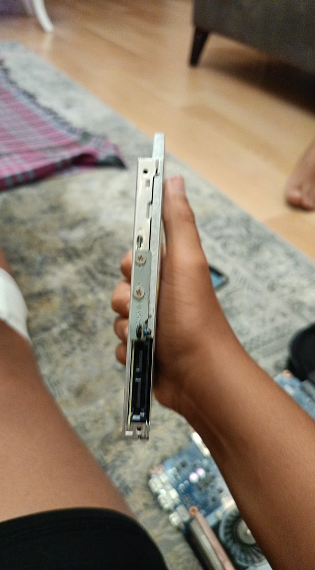 Gri Toshiba SU-208 DVD Yazıcı çalışıp çalışmadığı bilinmiyor - Görsel 4