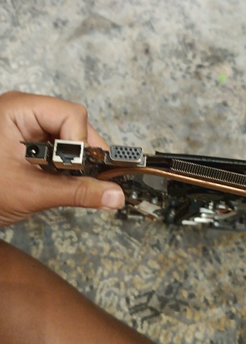 Mavi Anakart ve Soğutucu Fanlı Bilgisayar Parçası - Görsel 8