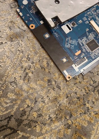 Mavi Anakart ve Soğutucu Fanlı Bilgisayar Parçası - Görsel 12