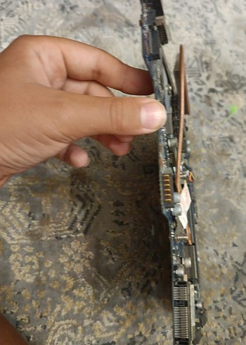 Mavi Anakart ve Soğutucu Fanlı Bilgisayar Parçası - Görsel 11